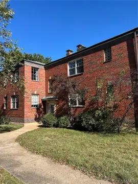 4-Unit Brick Apartment Building