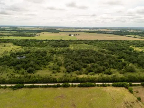 Unrestricted Land in Riesel, Texas