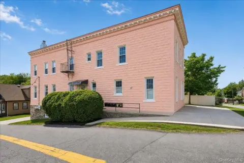 5-Unit Apartment Building