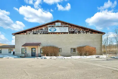 Versatile Commercial Space on Route 17M