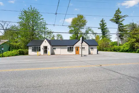 Renovated Office Space Near Saratoga Lake