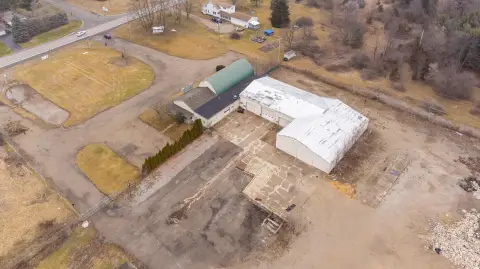 South Lyon Commercial Building For Lease