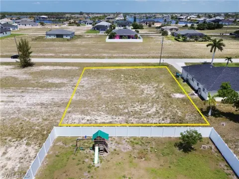 Residential Land in Cape Coral