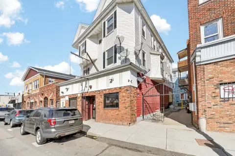 Leased Restaurant Property with Apartments