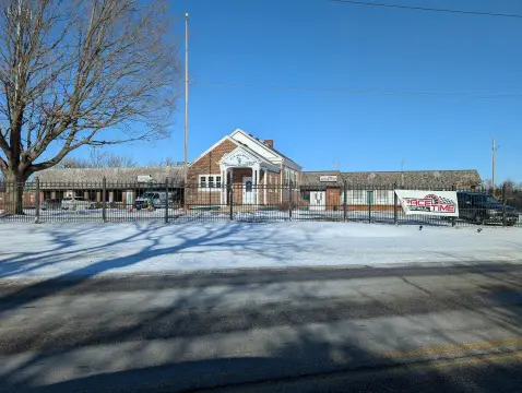 Commercial Space in Lakemoor, IL
