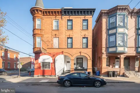 Renovated Triplex Near Fairmount Park