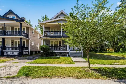 Vinyl-Sided Duplex With Two Units