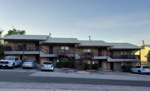 Spacious Apartment Near Retail