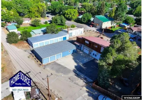 Lander Commercial Building with Storage