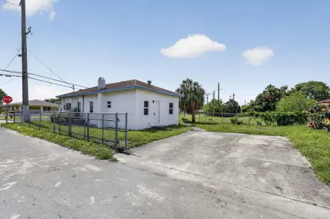 One-Story Duplex with No HOA