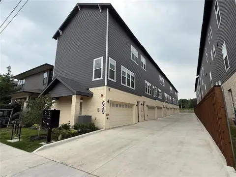 Modern Townhomes Near Bishop Arts