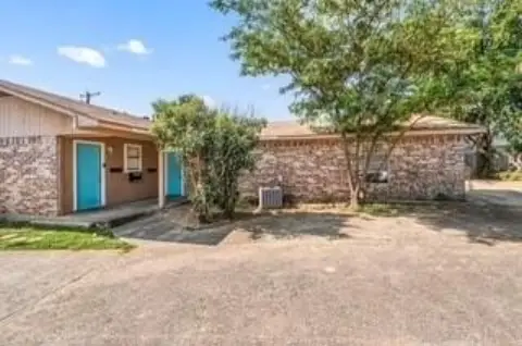 Arlington Duplex in Entertainment District
