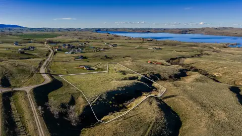 Fenced Waterfront Recreation Land