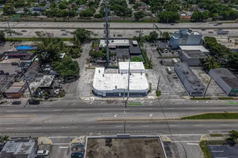 Freestanding Retail Building with Divisibility
