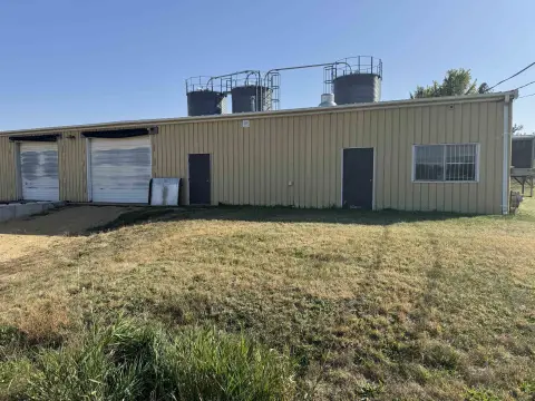 East Dubuque Warehouse For Rent