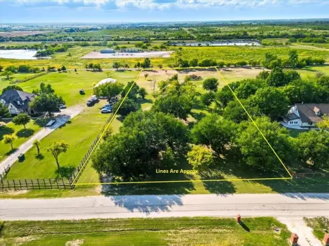 Land in Krum ISD