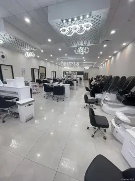 Retail Space in Plainedge, NY