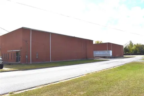 Warehouse with Four-Bay Loading Dock