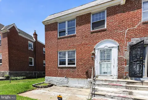 Three-Bedroom Rowhome with Yard