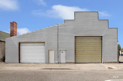 Two-Bay Flex Space