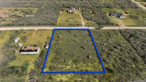 Residential Land in Moore, TX