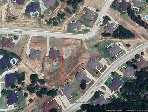 Residential Lot in Lakeway Estates
