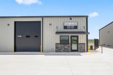 New Warehouse with Yard in Ponder