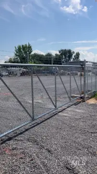 Fully Fenced Heavy Industrial Yard