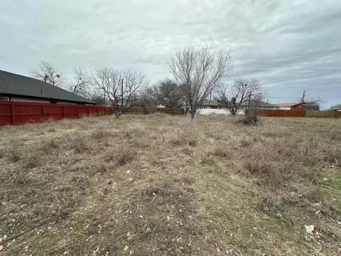 Level Lot Near the Lake