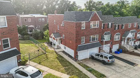 Vacant 2-Unit Duplex with Central Air