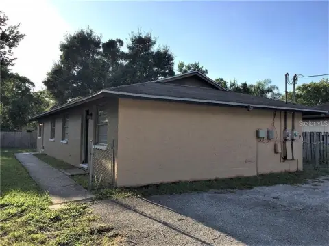 Upgraded Duplex with In-Unit Laundry