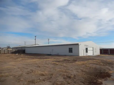 Flex Space With Overhead Door