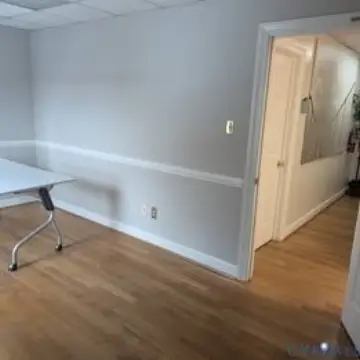 Office Room For Lease