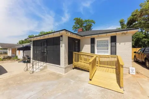 Renovated Commercial Space on Expressway