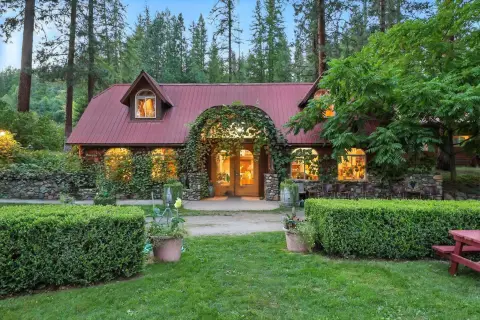 Organic Vineyard with Waterfront Venue