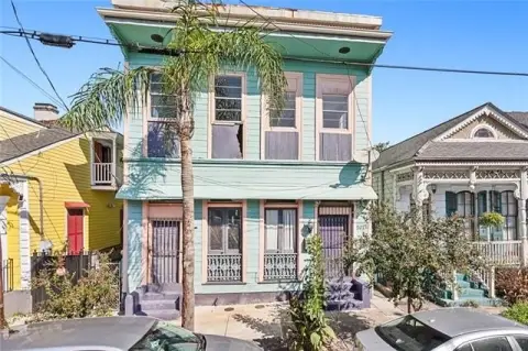 Marigny Duplex: Historic New Orleans Double