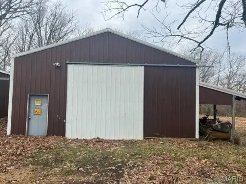 Land with Shop in Ozarks