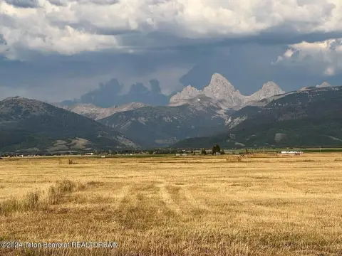 Developable Country Land Acreage