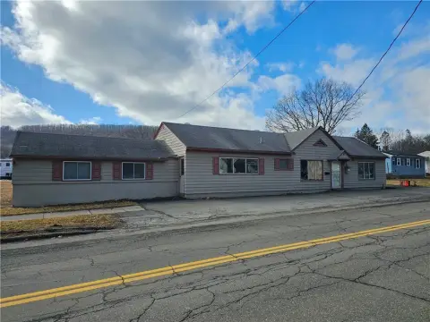 Elmira Commercial Building on Large Lot