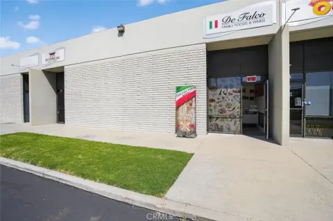 Italian Market & Wine Tasting