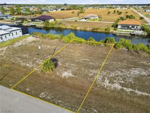 Waterfront Lot in Cape Coral