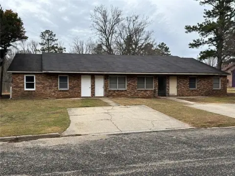 Single-Story Quadplex with Four Three-Bedroom Units