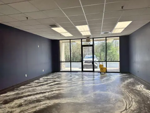 Retail Suite in Shopping Center