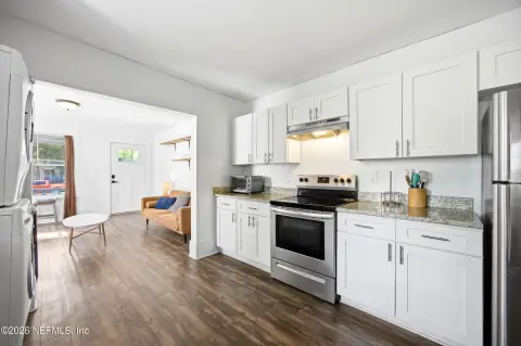 Renovated Duplex with Flexible Zoning