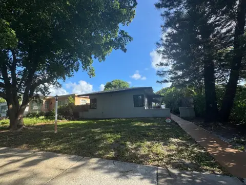 Remodeled Duplex Near Young Circle