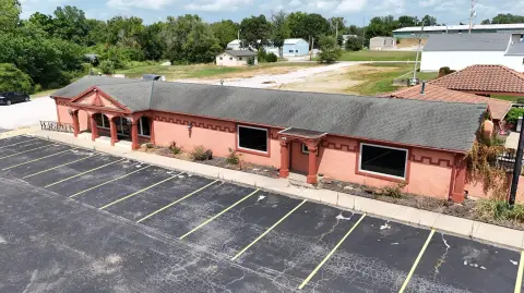 Freestanding Restaurant Building with Dining