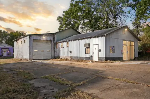 Flex Space with Drive-Through