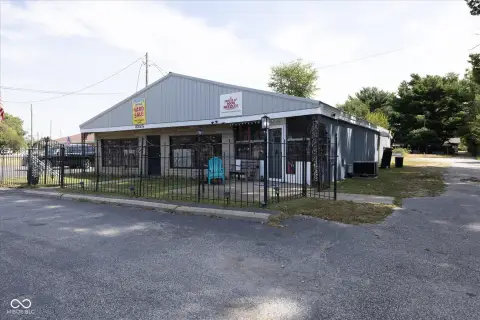 Two-Tenant Mixed-Use Property