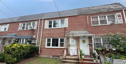 Two-Kitchen Duplex