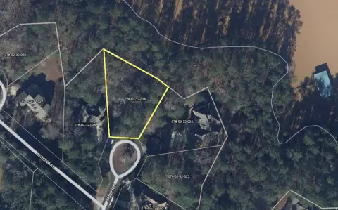 Lakefront Lot in Savannah Lakes